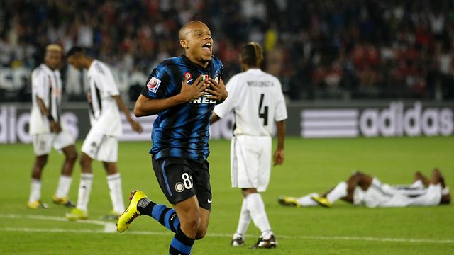 Biabiany festeggia il goal del 3-0 al Mazembe e la vittoria del Mondiale per Club 2010