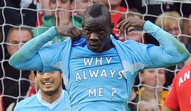 Balotelli e la famosa esultanza ai tempi del City