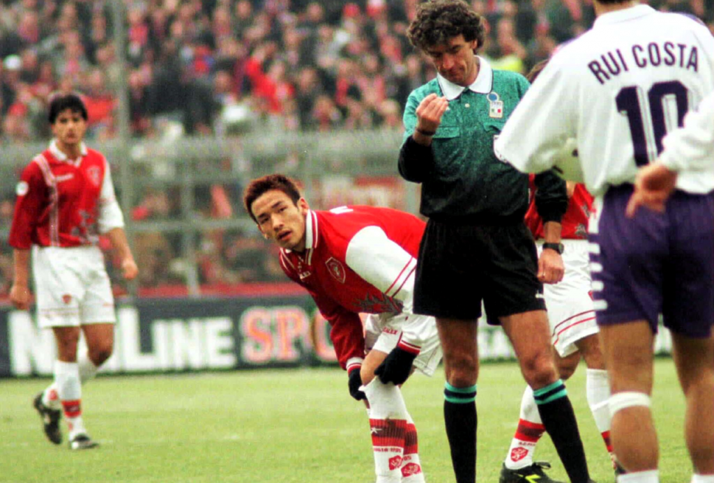 Un giovanissimo Nakata in una foto che trasuda nostalgia da ogni pixel