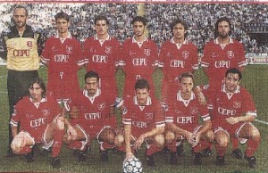 Marcello Castellini (il secondo in alto da sinistra) con la maglia del Perugia 1996-97 (foto: grifovunque.com)