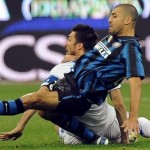 Il-difensore-argentino-dell-Inter-Walter-Samuel-e-l-attaccante-del-Brescia-Andrea-Caracciolao_h_partb