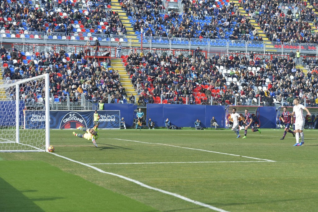 Dzeko sbaglia rigore