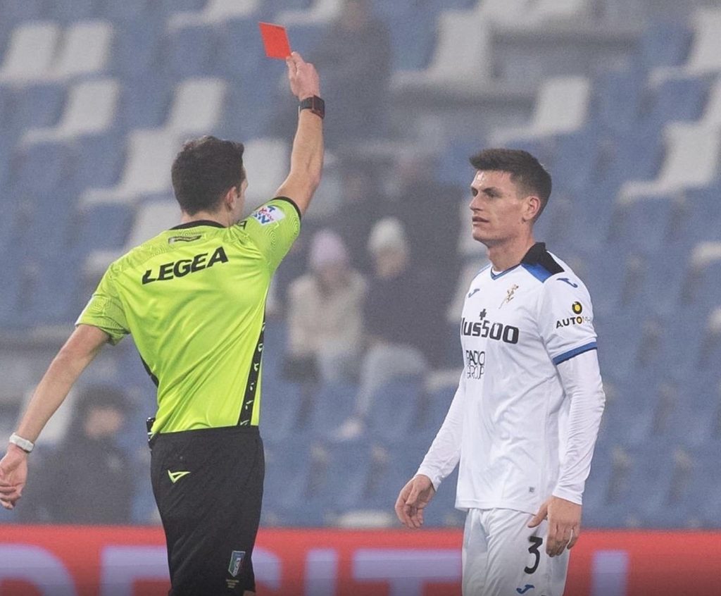 Joakim Maehle Atalanta red card 1