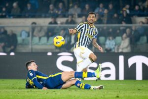 Danilo Juventus duel