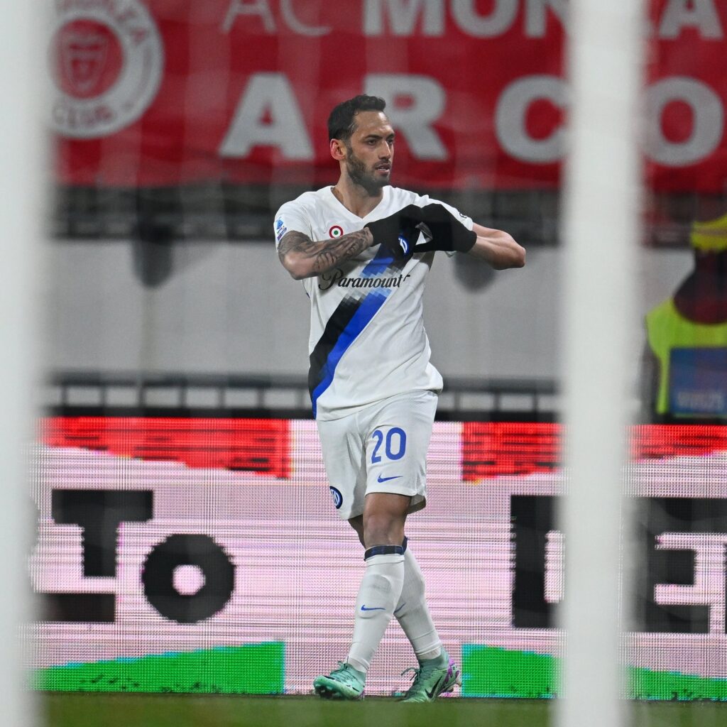 Hakan Calhanoglu Inter celebration 1