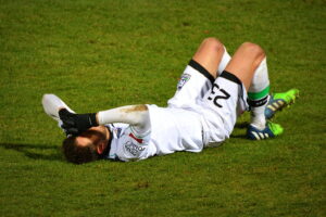 Come guarire e prevenire gli infortuni nel calcio- metodi classici e innovativi per un recupero rapido