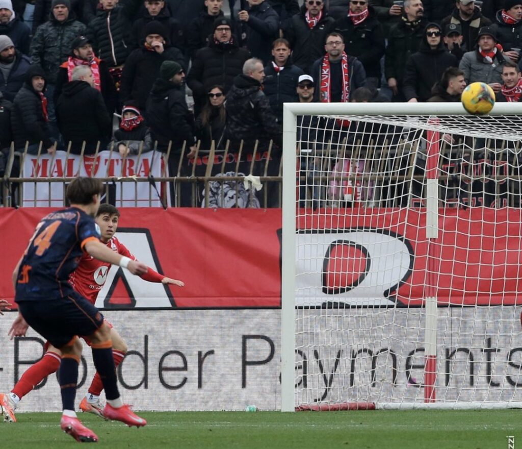 Thorir Helgason Lecce tiro