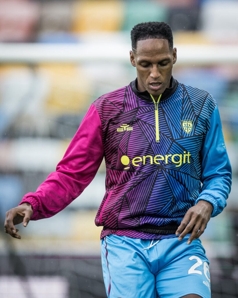 Yerri Mina Cagliari training