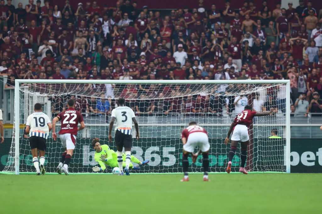 Duvan Zapata Torino rigore parato.jpg