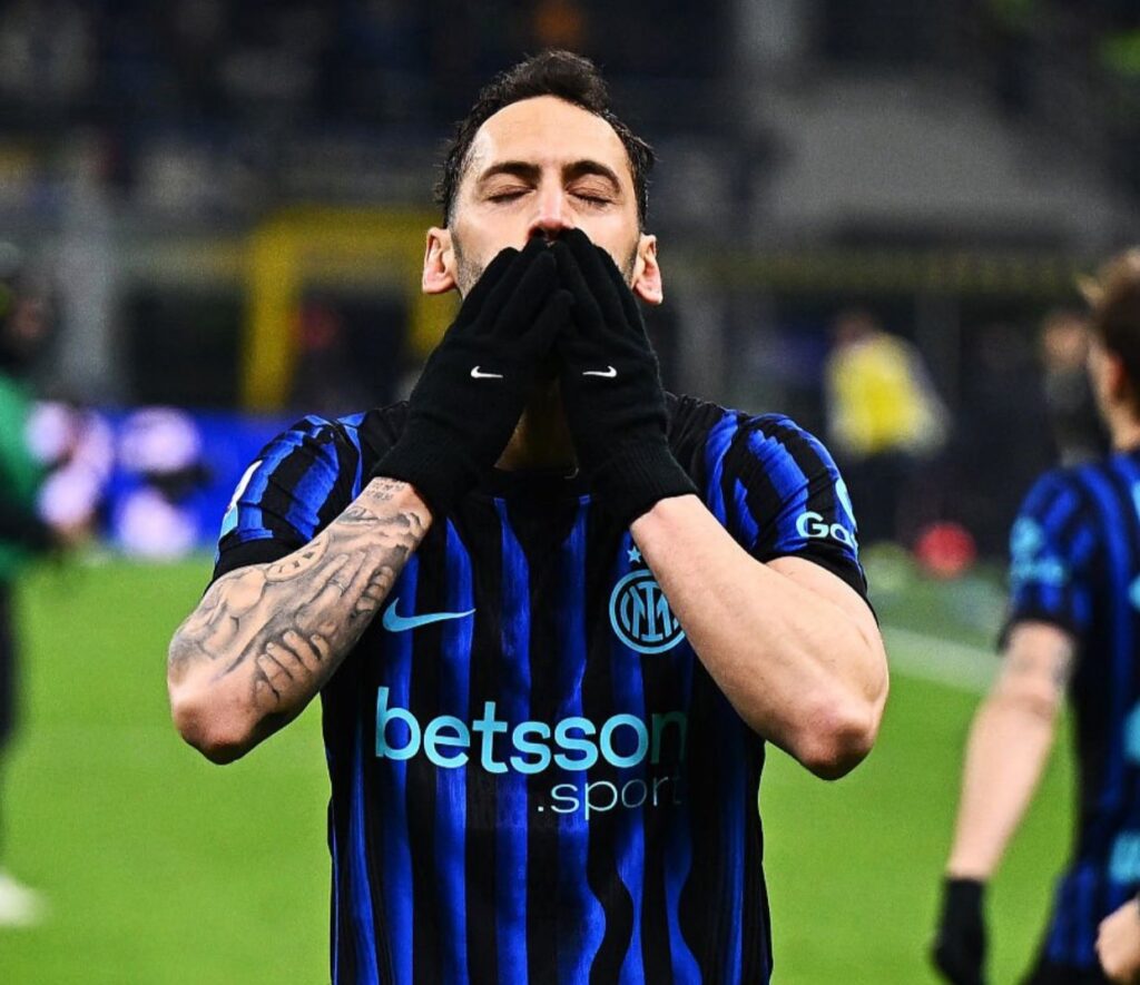 Hakan Calhanoglu Inter celebration 2